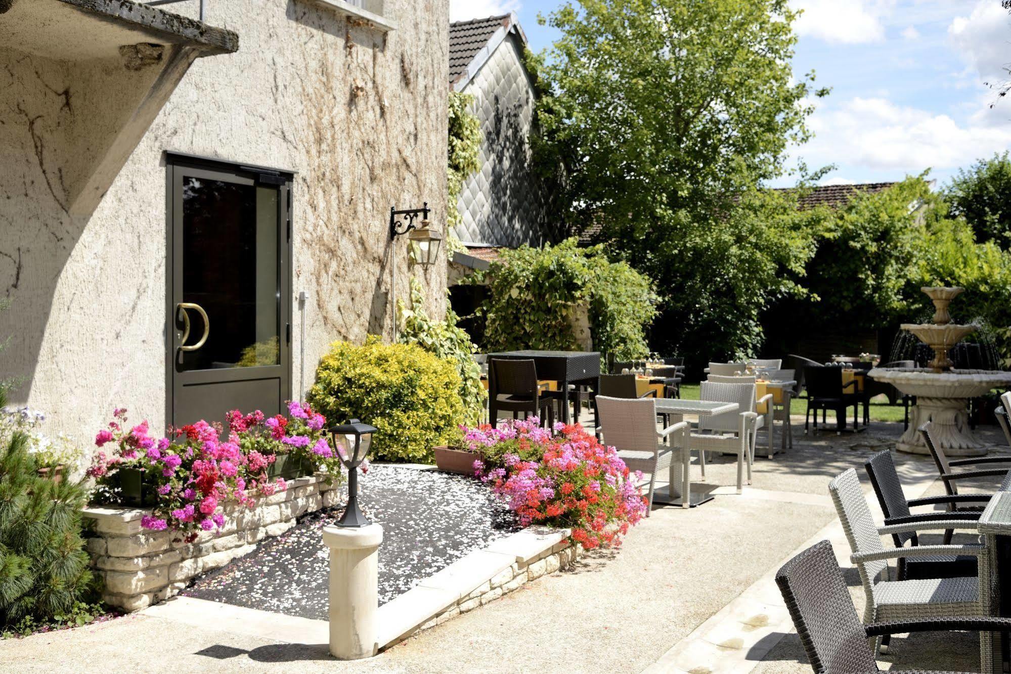 Logis Le Tadorne Piney Exterior foto